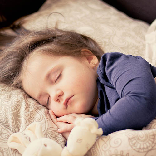  une maman avec son bébé pharmacie du Pont